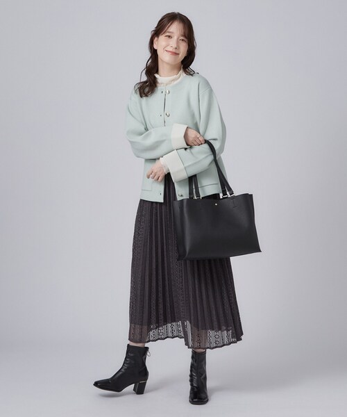 SHOO・LA・RUE(シューラルー)の「【軽量/A4】ふわっと軽いボックストートバッグ(トートバッグ・レディース・ブラック/ベージュ/ボルドー・00)」の5枚目の写真