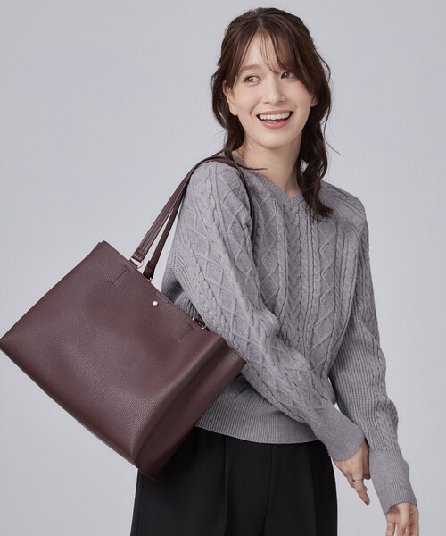SHOO・LA・RUE(シューラルー)の「【軽量/A4】ふわっと軽いボックストートバッグ(トートバッグ・レディース・ブラック/ベージュ/ボルドー・00)」の8枚目の写真