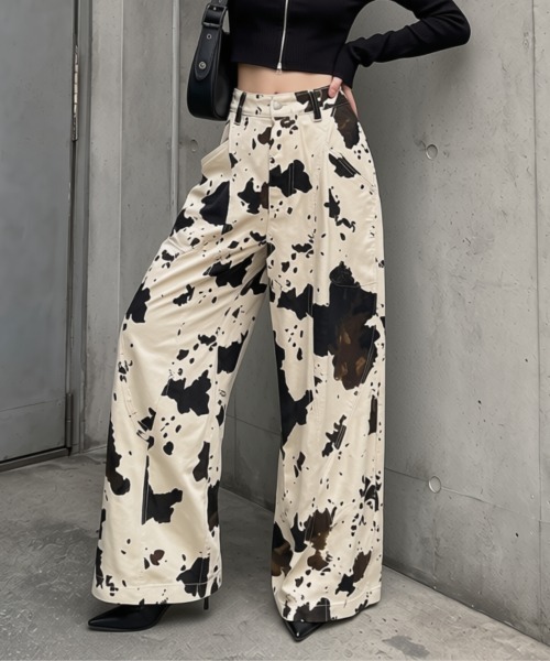 center i(センターアイ)の「カウ柄 タック入り ルーズワイドパンツ(その他パンツ・レディース・ホワイト・M)」の2枚目の写真