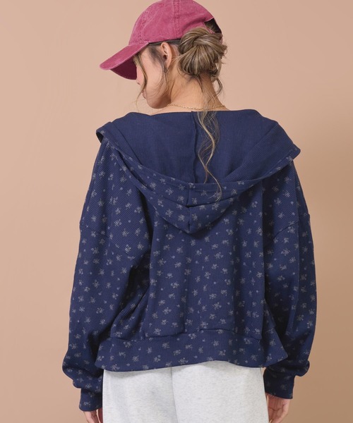 anap mimpi(アナップミンピ)の「花柄ワッフルジップパーカー(パーカー・レディース・グレー/ネイビー・F)」の22枚目の写真