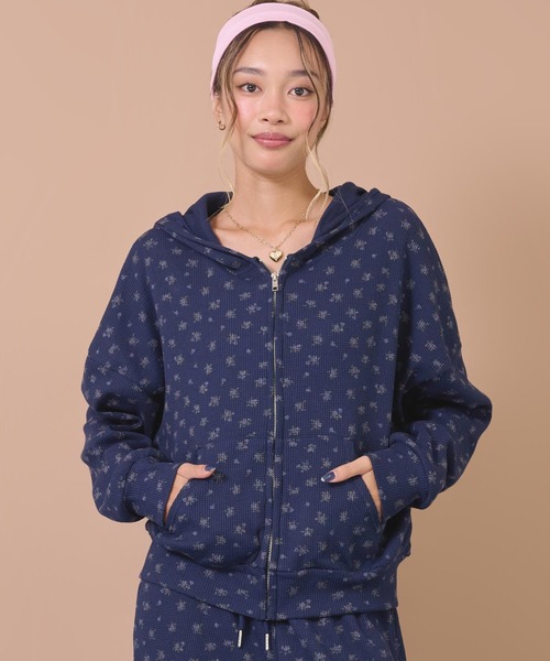 anap mimpi(アナップミンピ)の「花柄ワッフルジップパーカー(パーカー・レディース・グレー/ネイビー・F)」の11枚目の写真
