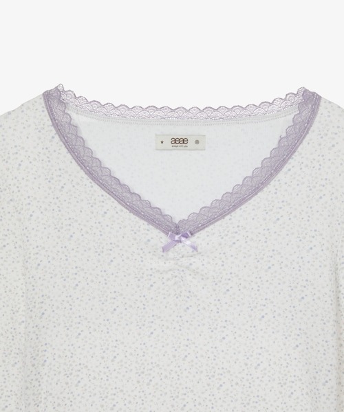 aeae(エーイーエーイー)の「FLOWER V NECK TEE(Tシャツ/カットソー・レディース・パープル/グリーン・FREE)」の6枚目の写真
