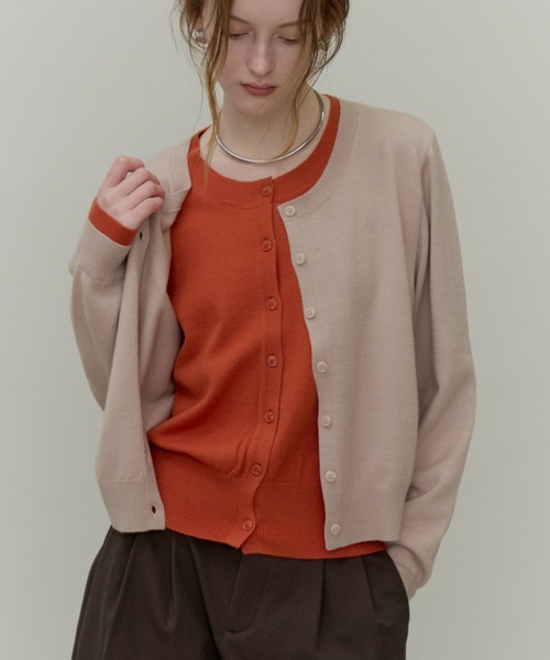 Plumel(プルメル)の「Bi-color Layered Like Knit Cardigan / バイカラーレイヤードライクニットカーディガン(ニット/セーター・レディース・ブラック/ベージュ/サックスブルー・MEDIUM)」の2枚目の写真