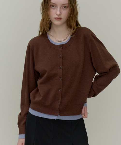 Plumel(プルメル)の「Bi-color Layered Like Knit Cardigan / バイカラーレイヤードライクニットカーディガン(ニット/セーター・レディース・ブラック/ベージュ/サックスブルー・MEDIUM)」の3枚目の写真