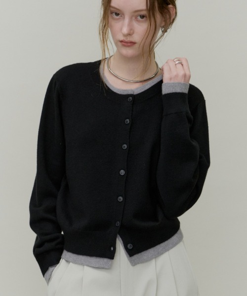 Plumel(プルメル)の「Bi-color Layered Like Knit Cardigan / バイカラーレイヤードライクニットカーディガン(ニット/セーター・レディース・ブラック/ベージュ/サックスブルー・MEDIUM)」の1枚目の写真