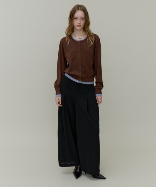 Plumel(プルメル)の「Bi-color Layered Like Knit Cardigan / バイカラーレイヤードライクニットカーディガン(ニット/セーター・レディース・ブラック/ベージュ/サックスブルー・MEDIUM)」の12枚目の写真