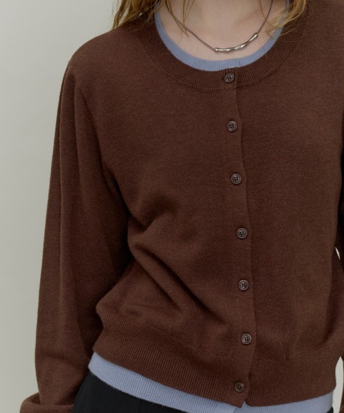 Plumel(プルメル)の「Bi-color Layered Like Knit Cardigan / バイカラーレイヤードライクニットカーディガン(ニット/セーター・レディース・ブラック/ベージュ/サックスブルー・MEDIUM)」の9枚目の写真