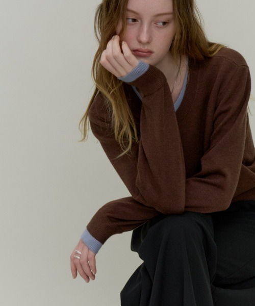 Plumel(プルメル)の「Bi-color Layered Like Knit Cardigan / バイカラーレイヤードライクニットカーディガン(ニット/セーター・レディース・ブラック/ベージュ/サックスブルー・MEDIUM)」の7枚目の写真