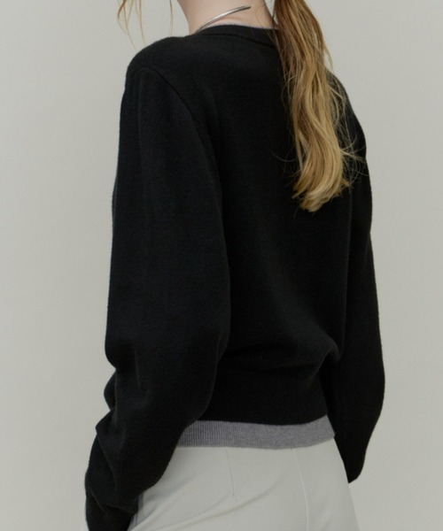 Plumel(プルメル)の「Bi-color Layered Like Knit Cardigan / バイカラーレイヤードライクニットカーディガン(ニット/セーター・レディース・ブラック/ベージュ/サックスブルー・MEDIUM)」の19枚目の写真