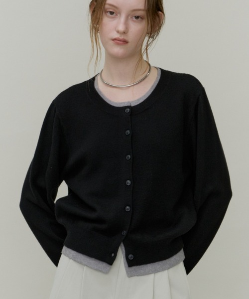 Plumel(プルメル)の「Bi-color Layered Like Knit Cardigan / バイカラーレイヤードライクニットカーディガン(ニット/セーター・レディース・ブラック/ベージュ/サックスブルー・MEDIUM)」の15枚目の写真