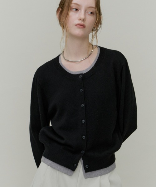 Plumel(プルメル)の「Bi-color Layered Like Knit Cardigan / バイカラーレイヤードライクニットカーディガン(ニット/セーター・レディース・ブラック/ベージュ/サックスブルー・MEDIUM)」の16枚目の写真