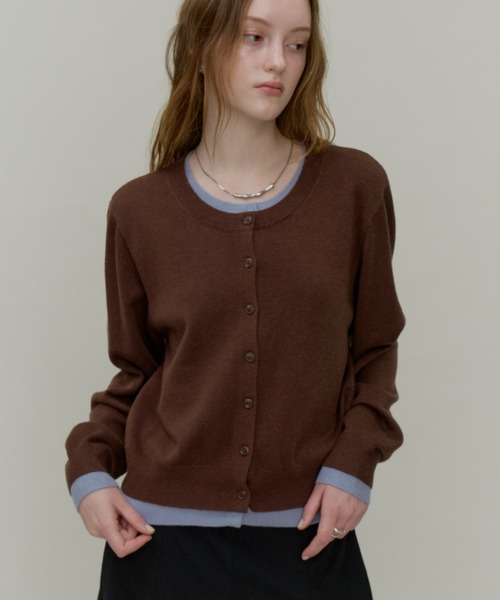 Plumel(プルメル)の「Bi-color Layered Like Knit Cardigan / バイカラーレイヤードライクニットカーディガン(ニット/セーター・レディース・ブラック/ベージュ/サックスブルー・MEDIUM)」の5枚目の写真