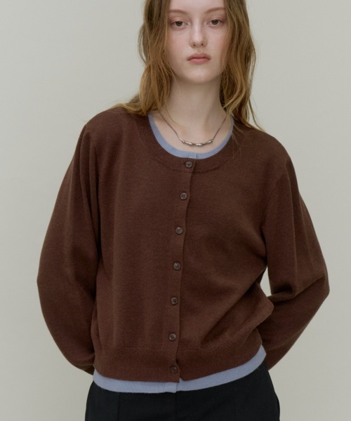 Plumel(プルメル)の「Bi-color Layered Like Knit Cardigan / バイカラーレイヤードライクニットカーディガン(ニット/セーター・レディース・ブラック/ベージュ/サックスブルー・MEDIUM)」の6枚目の写真