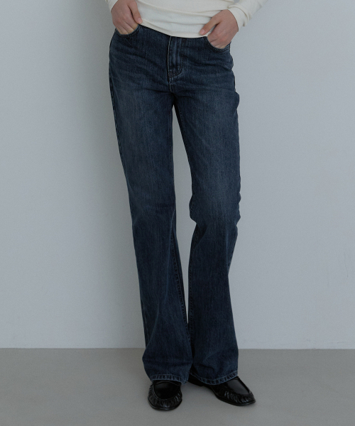 CCOMA(コンマ)の「CMJ52 ディープブルーブラック スリムフレアパンツ(デニムパンツ・レディース・その他・SMALL/MEDIUM/LARGE)」の1枚目の写真