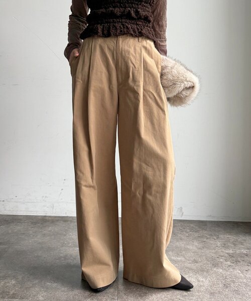 DouDou(ドゥドゥ)の「ツータックワイドチノパン(その他パンツ・レディース・ベージュ/ブラウン・38/36)」の1枚目の写真