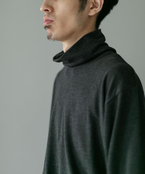 URBAN RESEARCH DOORS(アーバンリサーチドアーズ)の「タートルネック スムース ロングスリーブTシャツ(Tシャツ/カットソー・メンズ・ブラウン/チャコールグレー・LARGE/MEDIUM)」の2枚目の写真