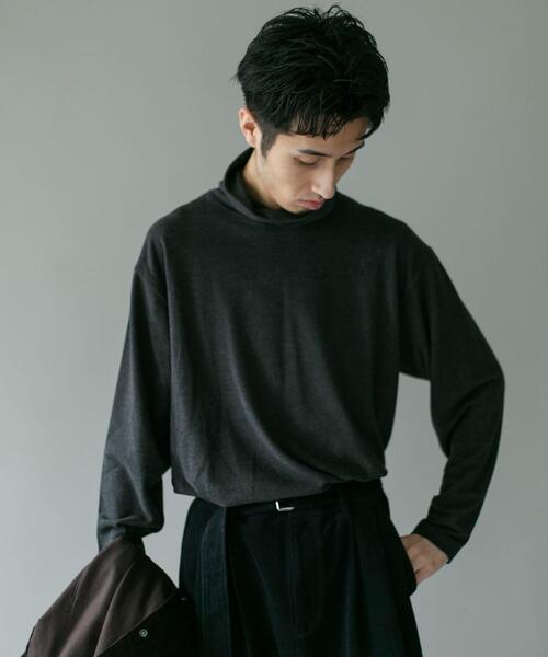 URBAN RESEARCH DOORS(アーバンリサーチドアーズ)の「タートルネック スムース ロングスリーブTシャツ(Tシャツ/カットソー・メンズ・ブラウン/チャコールグレー・LARGE/MEDIUM)」の3枚目の写真
