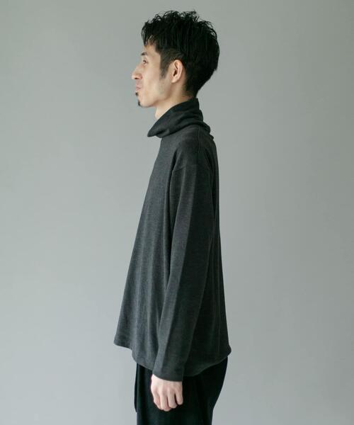 URBAN RESEARCH DOORS(アーバンリサーチドアーズ)の「タートルネック スムース ロングスリーブTシャツ(Tシャツ/カットソー・メンズ・ブラウン/チャコールグレー・LARGE/MEDIUM)」の11枚目の写真