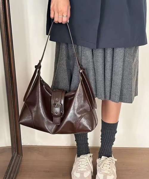 ammy.(エイミードット)の「【 ammy. / エイミードット 】 ワイドバックル ベルトデザイン 2way ショルダーバッグ(ショルダーバッグ・レディース・ダークブラウン/ブラック・FREE)」の12枚目の写真