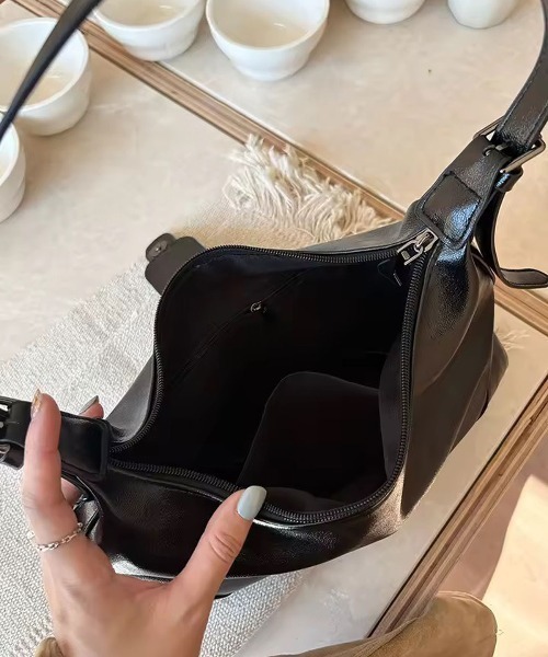 ammy.(エイミードット)の「【 ammy. / エイミードット 】 ワイドバックル ベルトデザイン 2way ショルダーバッグ(ショルダーバッグ・レディース・ダークブラウン/ブラック・FREE)」の7枚目の写真