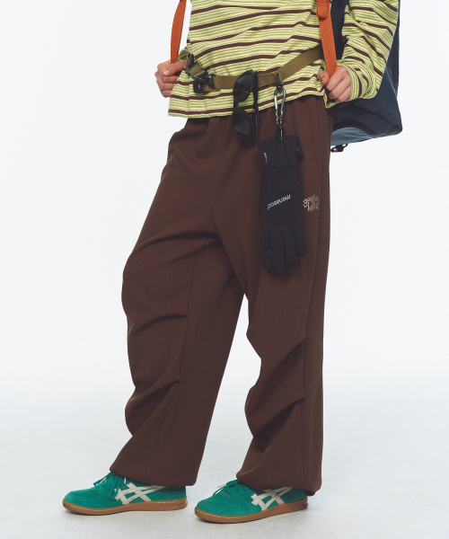 MENASOO(ミナス)の「Waffle Layered Waist Pants_Brown(スウェットパンツ・レディース・ブラウン・1/2)」の12枚目の写真