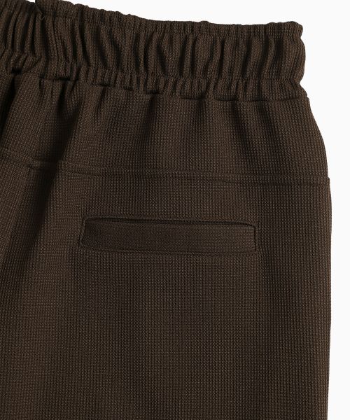 MENASOO(ミナス)の「Waffle Layered Waist Pants_Brown(スウェットパンツ・レディース・ブラウン・1/2)」の17枚目の写真