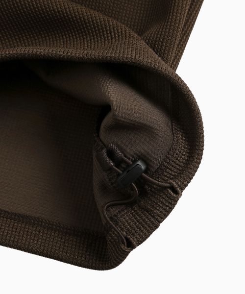 MENASOO(ミナス)の「Waffle Layered Waist Pants_Brown(スウェットパンツ・レディース・ブラウン・1/2)」の14枚目の写真