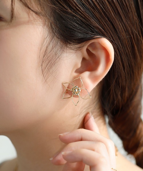Anemone アネモネ の ワイヤーフラワーのピアス ピアス 両耳用 Wear