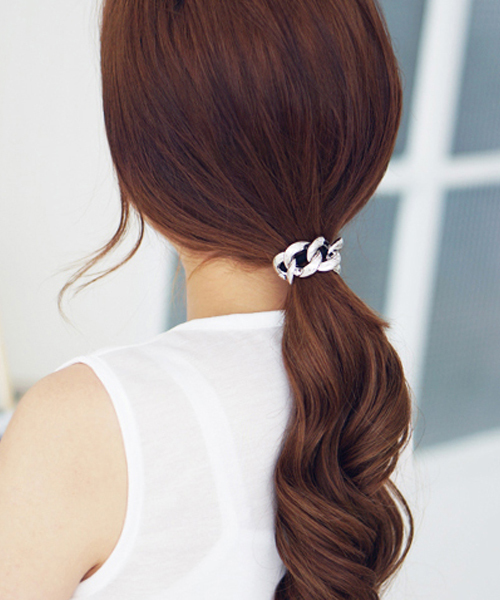 Fun & Daily（ファンアンドデイリー）の「F&D : リンクチェーンへアゴム（ヘアゴム・レディース・ゴールド/シルバー/ブラック/ブラック系その他・FREE）」の4枚目の写真