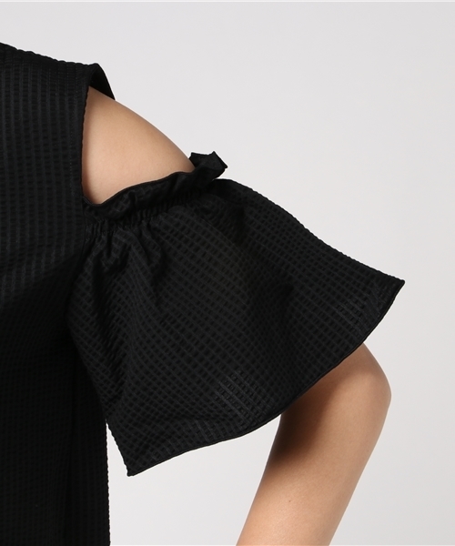 Khaju(カージュ)の「Khaju:オフショルダーフリルトップス(Tシャツ/カットソー・レディース・ブラック/カーキ/エンジ・ONE SIZE)」の8枚目の写真