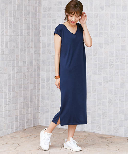 Pierrot(ピエロ)の「Iラインフレンチスリーブロングワンピース/レーヨン混 シンプル 無地 半袖ワンピース Tシャツワンピ(ワンピース・レディース・ネイビー/杢グレー/ブラック/ピンク系その他/ブルー系その他/カーキ/ブラウン系その他/ブラック系その他/ブルー系その他2/モカ/ブルー・M/L)」の7枚目の写真