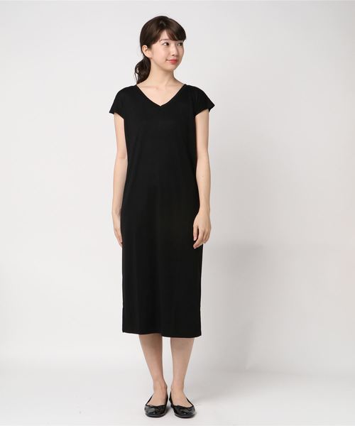 Pierrot(ピエロ)の「Iラインフレンチスリーブロングワンピース/レーヨン混 シンプル 無地 半袖ワンピース Tシャツワンピ(ワンピース・レディース・ネイビー/杢グレー/ブラック/ピンク系その他/ブルー系その他/カーキ/ブラウン系その他/ブラック系その他/ブルー系その他2/モカ/ブルー・M/L)」の2枚目の写真