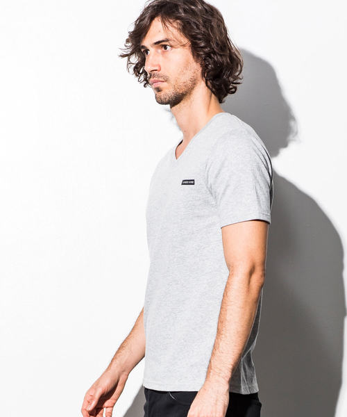 NUMBER (N)INE DENIM(ナンバーナインデニム)の「NUMBER (N)INE DENIM(ナンバーナインデニム)ポイントロゴVネックTシャツ(Tシャツ/カットソー・メンズ・ホワイト/ブラック/グレー・SMALL/MEDIUM/LARGE/X-LARGE)」の5枚目の写真