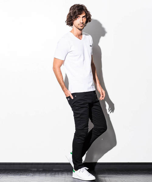 NUMBER (N)INE DENIM(ナンバーナインデニム)の「NUMBER (N)INE DENIM(ナンバーナインデニム)ポイントロゴVネックTシャツ(Tシャツ/カットソー・メンズ・ホワイト/ブラック/グレー・SMALL/MEDIUM/LARGE/X-LARGE)」の8枚目の写真