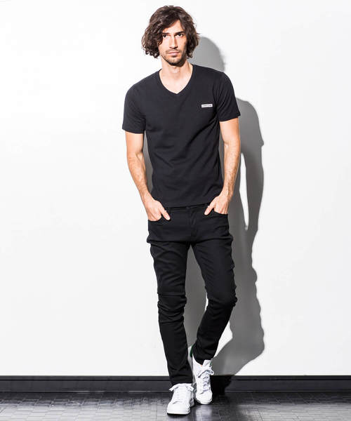 NUMBER (N)INE DENIM(ナンバーナインデニム)の「NUMBER (N)INE DENIM(ナンバーナインデニム)ポイントロゴVネックTシャツ(Tシャツ/カットソー・メンズ・ホワイト/ブラック/グレー・SMALL/MEDIUM/LARGE/X-LARGE)」の9枚目の写真