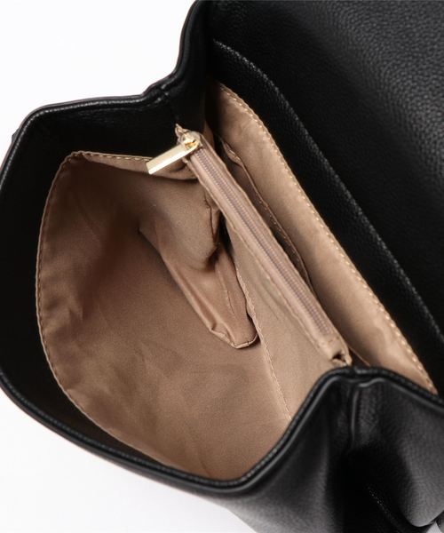 NATURAL BEAUTY BASIC（ナチュラルビューティーベーシック）の「センターメタルハンドルショルダー（ショルダーバッグ・レディース・ブラック/ピンク/ガンメタ・ﾌﾘ-）」の12枚目の写真