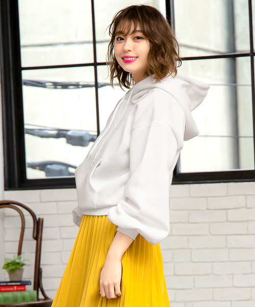 KOBE LETTUCE（コウベレタス）の「選べる2タイプ裏起毛バルーンスリーブスウェットプルオーバートップス＊レディース/トレーナー/パーカー[C3526]神戸レタス（パーカー・レディース・ブラック/パープル/ネイビー/グレー/オフホワイト/モカ/ホワイト系その他/ブラック系その他/グレー系その他/ブラウン系その他/ブルー系その他/パープル系その他/キャメル/イエロー系その他・FREE）」の3枚目の写真