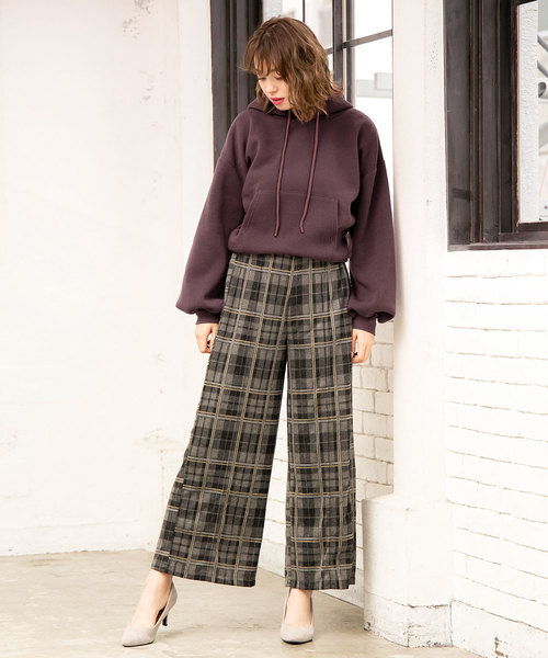 KOBE LETTUCE（コウベレタス）の「選べる2タイプ裏起毛バルーンスリーブスウェットプルオーバートップス＊レディース/トレーナー/パーカー[C3526]神戸レタス（パーカー・レディース・ブラック/パープル/ネイビー/グレー/オフホワイト/モカ/ホワイト系その他/ブラック系その他/グレー系その他/ブラウン系その他/ブルー系その他/パープル系その他/キャメル/イエロー系その他・FREE）」の12枚目の写真