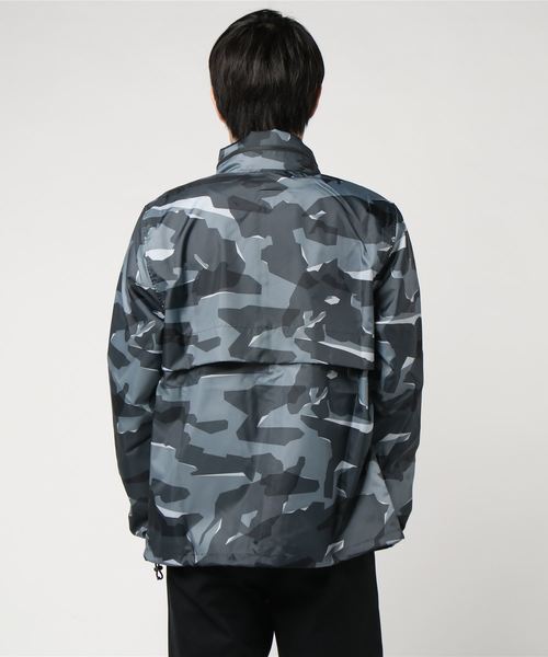 NIKE（ナイキ）の「ナイキ カモ ウィンドブレーカー ＨＤ ジャケット AV8418（その他アウター・メンズ・グレー・M/L/S/XL/XXL）」の3枚目の写真