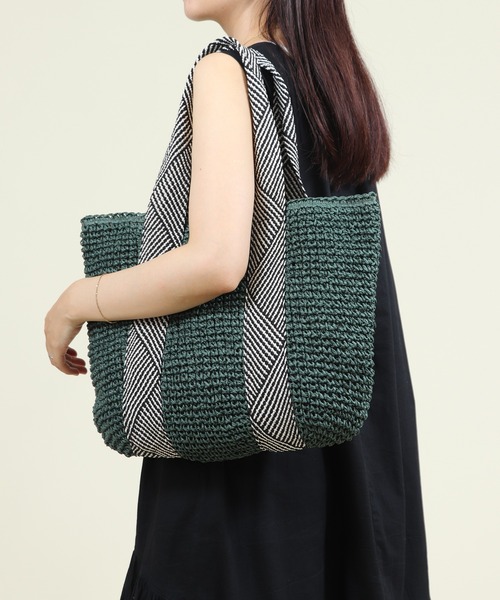 BASE（ベース）の「ラメテープハンドル 定番カゴバッグ A4収納可（かごバッグ・レディース・ブラック/ベージュ/ネイビー/ピンク/グレー/ダークベージュ/ブラウン/カーキ・FREE）」の6枚目の写真