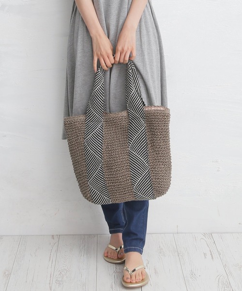 BASE（ベース）の「ラメテープハンドル 定番カゴバッグ A4収納可（かごバッグ・レディース・ブラック/ベージュ/ネイビー/ピンク/グレー/ダークベージュ/ブラウン/カーキ・FREE）」の18枚目の写真