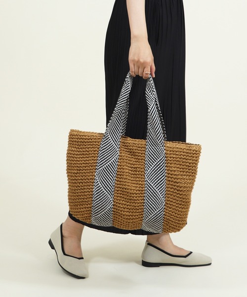 BASE（ベース）の「ラメテープハンドル 定番カゴバッグ A4収納可（かごバッグ・レディース・ブラック/ベージュ/ネイビー/ピンク/グレー/ダークベージュ/ブラウン/カーキ・FREE）」の12枚目の写真