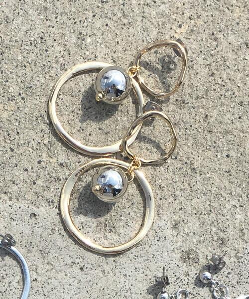 sfy(スフィ)の「メタリックフープピアス/metallic hoop gold(ピアス(両耳用)・レディース・シルバー×ゴールド・FREE)」の5枚目の写真