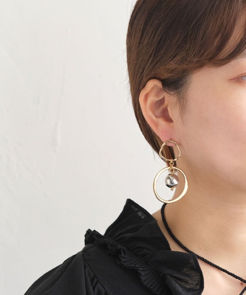 sfy(スフィ)の「メタリックフープピアス/metallic hoop gold(ピアス(両耳用)・レディース・シルバー×ゴールド・FREE)」の7枚目の写真