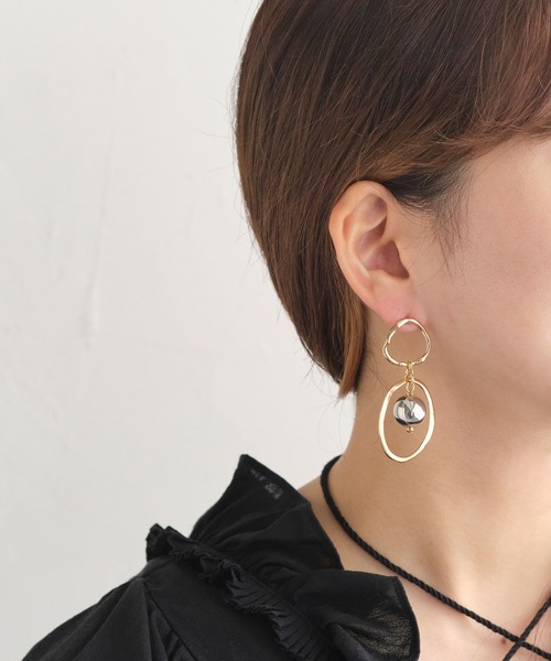 sfy(スフィ)の「メタリックフープピアス/metallic hoop gold(ピアス(両耳用)・レディース・シルバー×ゴールド・FREE)」の6枚目の写真