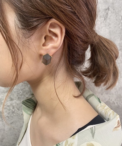 dictionary（ディクショナリー）の「【dictionary / ディクショナリー】 デザイン アンティーク イヤリング（イヤリング・レディース・ホワイト/ライトホワイト/ネイビー/ブラウン/イエロー/グリーン/ライトブラウン/クリアブラック/ワインレッド/クリアイエロー/ブルー系その他/クリアブルー・FREE）」の5枚目の写真