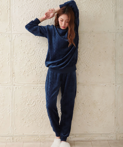 aimerfeel(エメフィール)の「ケーブルフリースプルオーバー上下セット(ルームウェア/パジャマ)」|ネイビー