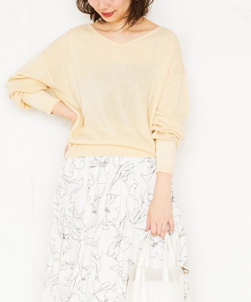 natural couture(ナチュラルクチュール)の「カシミアタッチVネックプルオーバー(ニット/セーター・レディース・サックスブルー/イエロー/ピンク/ミント/アイボリー/ネイビー・FREE)」の1枚目の写真