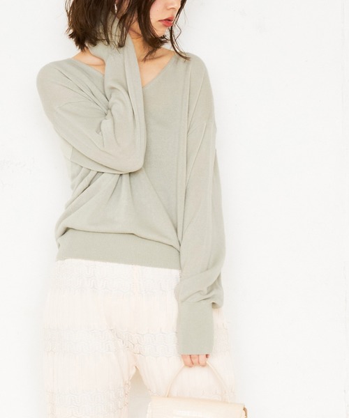 natural couture(ナチュラルクチュール)の「カシミアタッチVネックプルオーバー(ニット/セーター・レディース・サックスブルー/イエロー/ピンク/ミント/アイボリー/ネイビー・FREE)」の3枚目の写真