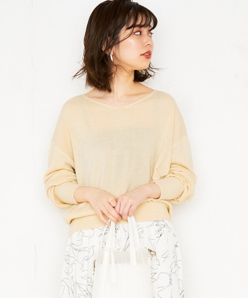 natural couture(ナチュラルクチュール)の「カシミアタッチVネックプルオーバー(ニット/セーター・レディース・サックスブルー/イエロー/ピンク/ミント/アイボリー/ネイビー・FREE)」の16枚目の写真